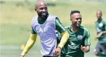  ?? BACKPAGEPI­X ?? RAMAHLWE MPHAHLELE and Thulani Serero during a training session at Steyn City School in Johannesbu­rg. |