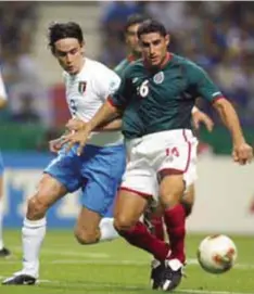  ?? |GETTY IMAGES ?? La Selección mexicana e italiana empataron a un gol durante la fase de grupos de Corea-Japón 2002.