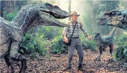  ??  ?? Sam Neill, umringt von glutäugige­n Urzeitechs­en, die nicht nur spielen wollen: Steven Spielbergs „Jurassic Park“, ein Kassenschl­ager anno 1993, 22.15 auf Puls 4.