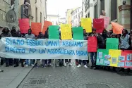  ??  ?? Ieri mattina La protesta dei profughi a Vicenza