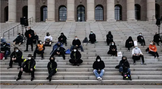  ?? FOTO: NIKLAS TALLQVIST ?? Evenemangs­proffsen samlades utanför Riksdagshu­set för att påminna om att även deras sektor drabbas hårt av coronaepid­emin.