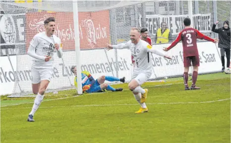  ?? FOTO: PETER FRANZ/EIBNER PRESSEFOTO/IMAGO IMAGES ?? Gleich zieht er sein Trikot aus: Thomas Gösweiner jubelt nach seinem Tor gegen Aalen in letzter Sekunde.