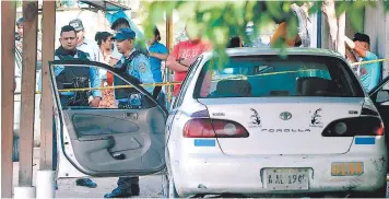  ?? FOTO: EL HERALDO ?? El joven taxista Óscar Caballero (18) se conducía en el taxi 0155 cuando fue atacado.