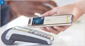  ??  ?? Payez avec Apple Pay en magasin en présentant simplement votre iPhone devant le terminal de paiement. Vous n’avez même pas besoin de sa▲ isir un code.