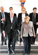  ?? CHRISTIAN BRUNA/EFE ?? Horst Seehofer y Angela Merkel.