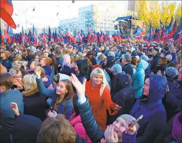  ?? Aleksey Filippov AFP/Getty Images ?? A CROWD gathers Friday for a campaign event in Donetsk, the largest city in the Russia-backed Donbas region of eastern Ukraine. The U.S. says regional elections run counter to the Minsk protocol peace accords.