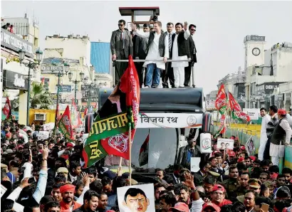  ?? PTI ?? Samajwadi Party president Akhilesh Yadav and Congress vice-president Rahul Gandhi take part in a road show in Lucknow on Sunday. —