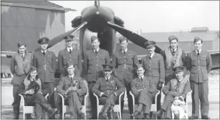  ??  ?? Archie (third from the right, back row) with his squadron during the Second World War
Image: Wattie Cheung