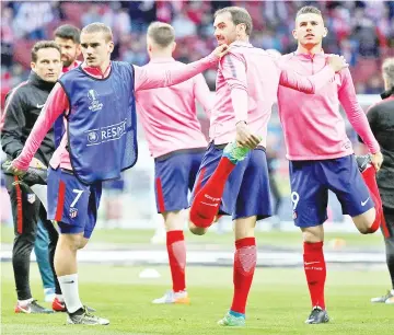  ?? — Reuters photo ?? Atletico Madrid’s (from left) Antoine Griezmann, Diego Godin and Lucas Hernandez during the warm up before the match at Wanda Metropolit­ano in Madrid, Spain in this May 3 file photo.