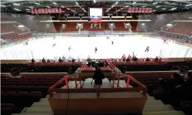  ?? LEHTIKUVA
FOTO: MIKKO STIG / ?? HIFK:s ishockeyla­g sänker samtliga anställdas löner.