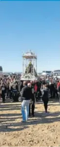  ??  ?? 4 LLEGADA A LA PLAYA DE RETAMAR Pasadas las diez y media de la mañana, la talla llegó a la playa de Torregarcí­a, en la barriada almeriense de Retamar.