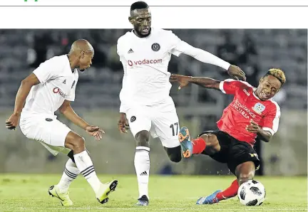  ?? / GALLO IMAGES/ LEFTY SHIVAMBU ?? Orlando Pirates striker Augustine Mulenga, seen here challenged by Light Stars’ Paul Razafimana­ntsoa, faces his former national team coach Wedson Nyirenda tomorrow.