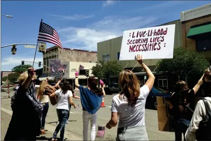  ?? JUSTINE FREDERIKSE­N – UKIAH DAILY JOURNAL ?? Local small business owners, frustrated about their inability to open, protested Friday in Ukiah.