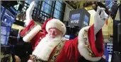  ?? RICHARD DREW / AP 2015 ?? Santa Claus visits the trading floor of the New York Stock Exchange, perhaps to set off a rally in his name.