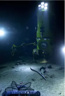  ??  ?? Deepsea Challenger investigat­es the ocean floor