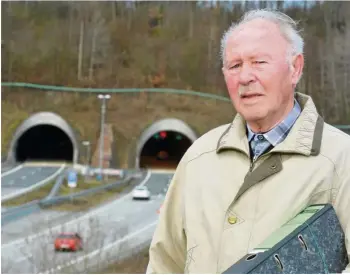  ?? ECKHARD JÜNGEL / ARCHIV ?? Karl Eberhardt stellte auch wichtige Weichen für sein Dorf bei der Heidkopftu­nnel-Sanierung. Jetzt genießt er seinen Ruhestand.