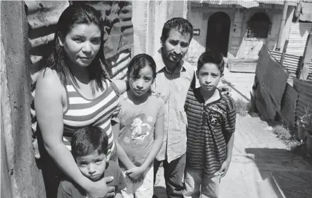  ??  ?? Gregoria Contreras, left, with her husband, Filadelfo Juli·n Ramos, and their children, from left, Jeffry, Estefany and Daniel, in Guatemala.