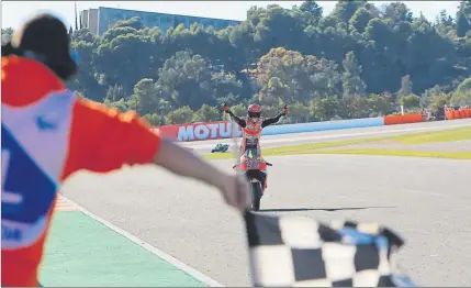  ?? FOTO: AP ?? Marc Márquez, otra vez campeón mundial en una trayectori­a que, por su juventud, en realidad no ha hecho más que empezar