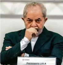  ?? Marlene Bergamo/Folhapress ?? O ex-presidente Luiz Inácio Lula da Silva durante conferênci­a com sindicalis­tas ontem, em São Paulo