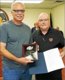  ?? LORETTA RODGERS — DIGITAL FIRST MEDIA ?? Aston Commission­ers Vice President Mike Higgins, right, presented Barry Pinkowicz with a proclamati­on naming him as 20217 Citizen of the Year.