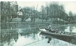  ??  ?? Aus Bauers Foto-Archiv: Hochwasser in der Schwarzbac­haue um 1910.