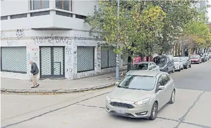  ?? ?? Esquina trágica. Moreno y 20 de Septiembre, en Mar del Plata, donde fue asesinado Grasso, de 40 años.