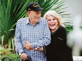  ?? GIORGIO VIERA/AFP–3/4/2024 ?? Harold Terens e Jeanne Swerlin: romance na altura dos 100 anos