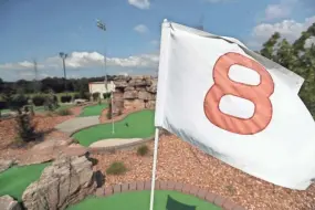  ??  ?? This 18-hole mini golf course is at Vantage Point Golf Center in Cordova.