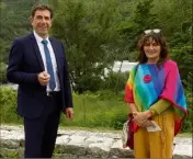  ?? (Photo L. B.) ?? À peine arrivée, Béatrice Bartoli a pu rencontrer Charles-Ange Ginesy, président du conseil départemen­tal, et le remercier de son soutien.