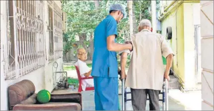  ??  ?? (Above) An Aaji Care attendant helps a senior out on a walk.