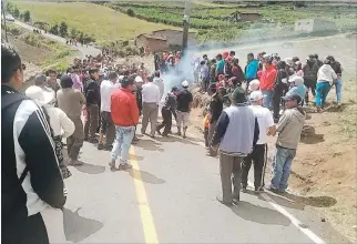  ?? YADIRA ILLESCAS / EXPRESO ?? Sitio. Las víctimas fueron amarradas a un poste de luz de la comunidad de Cullitagua, donde los quemaron.