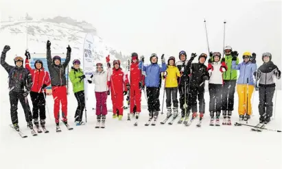  ??  ?? Die Teilnehmer des SN-Pistentest­s hatten am Samstag auf der Schmittenh­öhe viel Spaß.