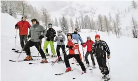  ??  ?? Die SN-Leser erkundeten den ganzen Samstag das abwechslun­gsreiche Skigebiet Dachstein West.