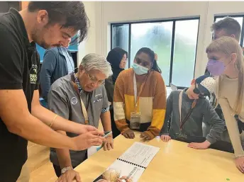  ?? ?? The students run demonstrat­ion on the final AR prototype, with Khairuddin (second left) observing.