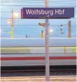  ?? FOTO: DPA ?? Nächster Halt Wolfsburg: Für die Stadt ist es ärgerlich, wenn der ICE einfach durchrausc­ht.