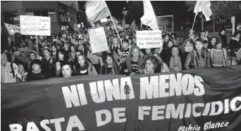  ?? PABLO PRESTI-LA NUEVA. ?? En nuestra ciudad también se movilizaro­n reclamando poner fin a los femicidios.