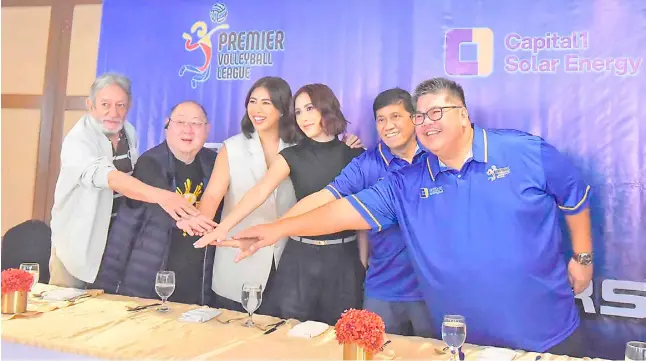  ?? PHOTOGRAPH COURTESY OF PVL ?? PVL president Ricky Palou (left) and PVL chairman Tonyboy Liao welcome Capital1 team owners Milka and Mandy Romero in the league during a press launch yesterday. Also shown are head coach Roger Gorayeb and team manager Ed Galvez.