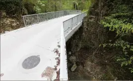  ?? (Photo Julien Avinent) ?? Le pont du Roccas à Sospel a été renforcé grâce, en partie, à des fonds de concours de la Carf.
