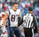  ?? TOM SZCZERBOWS­KI / GETTY IMAGES ?? Patriots tight end Rob Gronkowski talks with back judge Dino Paganelli during the fourth quarter against the Bills on Sunday.