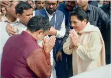  ?? — PTI ?? BSP president Mayawati and Samajwadi Party leader Ram Govind Chaudhary exchange greetings in Lucknow on Wednesday.