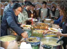  ??  ?? A communal feast in Pa Mada.