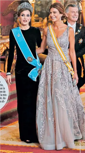  ??  ?? Para muchos, Felipe Varela no estuvo a la altura. El diseñador fetiche de Letizia propuso un traje negro, muy simple, insuficien­te para competir con la argentina. Letizia no quiso abusar de los complement­os y la tiara Flor de Lis se convirtió en el...