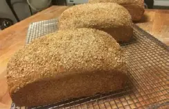  ?? Novel Breads Co. ?? Heather Sprague of Butler, who owns Novel Breads Co., makes honey wheat bread for the Neighbor Loaves program that Chatham University has instituted.