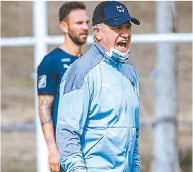  ?? CLUB MONTERREY ?? Javier Aguirre grita en una práctica.