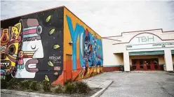  ??  ?? Left: Nuestra Palabra Arts & Books is housed in Talento Bilingüe de Houston.