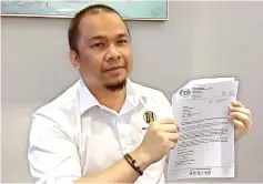  ??  ?? Dzulkarnae­n holds up one of the official letters during the interview.