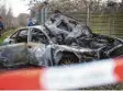  ?? Foto: Marius Becker, dpa ?? In dem ausgebrann­ten Auto lag eine Kalaschnik­ow.