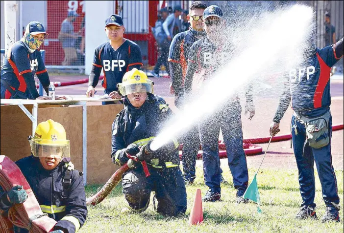  ?? Jesse BustOs ?? Volunteer firefighte­rs participat­e in a Fire Olympics spearheade­d by the Bureau of Fire Protection in Marikina City yesterday.