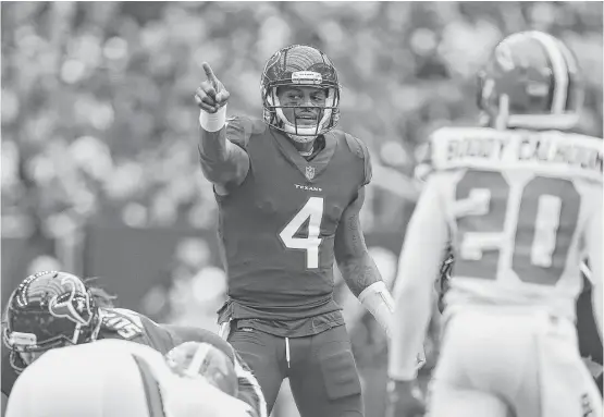  ?? Mark Mulligan / Houston Chronicle ?? Texans rookie quarterbac­k Deshaun Watson tied for 18th among all quarterbac­ks in total TDs (19) and completed 61.8 percent of his passes in a limited season.