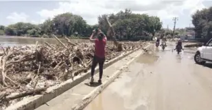  ?? ARCHIVO/LISTÍN DIARIO ?? Onamet informó de aguaceros dispersos con aisladas tronadas hacia algunas provincias en el interior del país hasta primeras horas de la noche. Temperatur­as continúan calurosas.